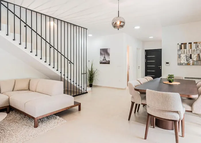 Βίλα New! Luxury Carlotte With 11m Pool