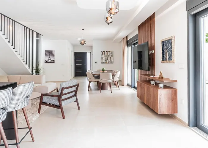 New! Luxury Carlotte With 11m Pool Βίλα Πόρετς