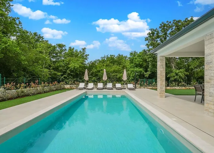 New! Luxury Carlotte With 11m Pool Πόρετς