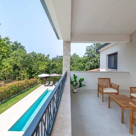 New! Luxury Carlotte With 11m Pool 빌라 *