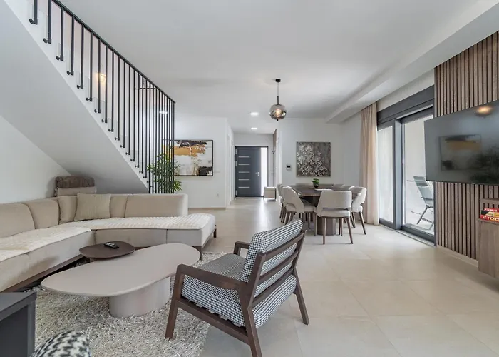 New! Luxury Carlotte With 11m Pool Vila *