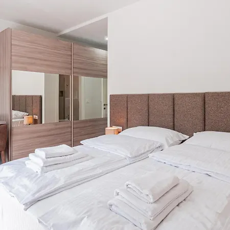 New! Luxury Carlotte With 11m Pool Poreč