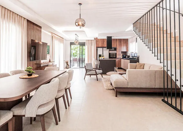 New! Luxury Carlotte With 11m Pool Villa